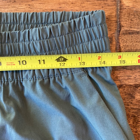 Vuori Women’s Blue Green Villa Jogger Sz Medium Athleisure travel - Picture 10 of 10